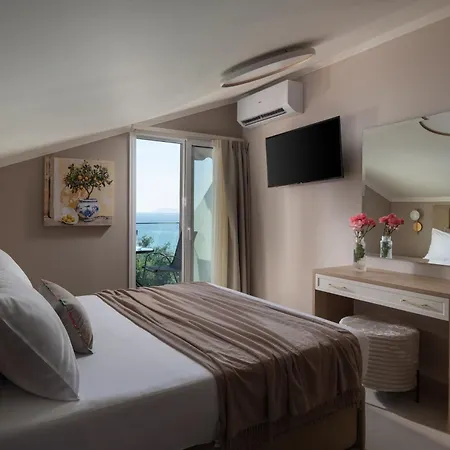 Angelos Garden Apartment *